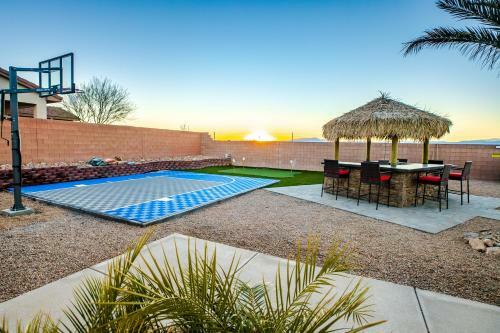 3400 Sqft House W/40ft Heated Pool/spa- Strip View
