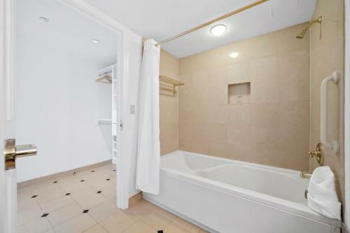 Apartamento Cozysuites Beachfront 2br 3ba Condo