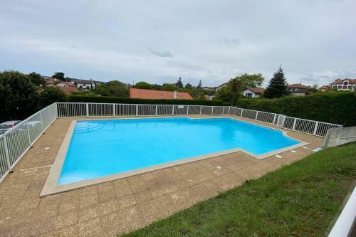 Apartamento Studio Avec Piscine , Plage � Pieds