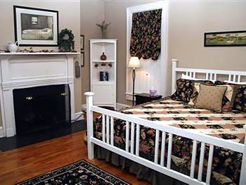 Posada Lafayette Inn & Restaurant