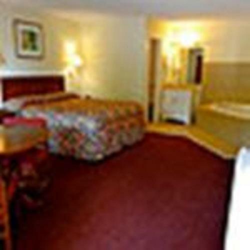 The Whispering Pines Motel- Whitestone
