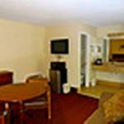 The Whispering Pines Motel- Whitestone