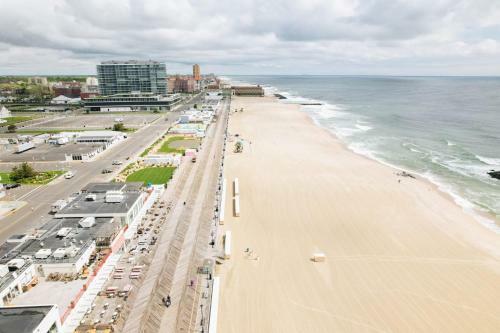 The Allenhurst, Beach Apartment #8 - Small Studio With Bathroom & Kitchen