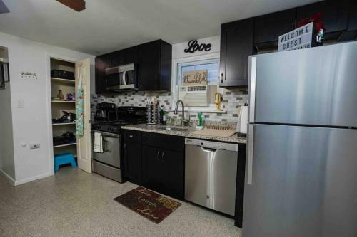 Apartamento Updated 2br 1bath Parking /close To Everything