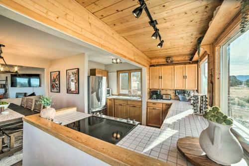 Angel Fire Retreat With Mtn Views About 2 Mi To Ski