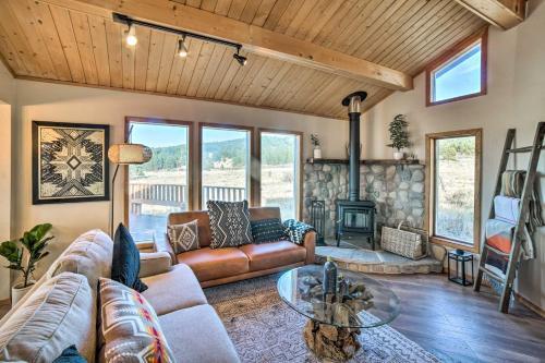 Angel Fire Retreat With Mtn Views About 2 Mi To Ski