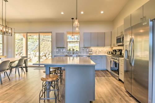 Modern Mtn-view Retreat About 2 Mi To Ski Resort!