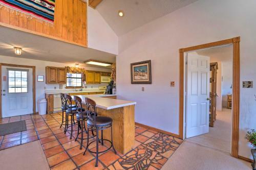 Hideaway With Sweeping Eagle Nest Lake Views!