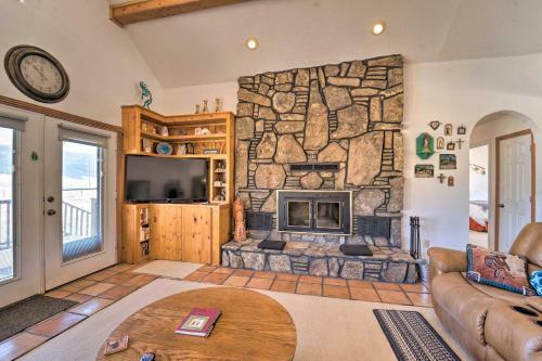 Hideaway With Sweeping Eagle Nest Lake Views!