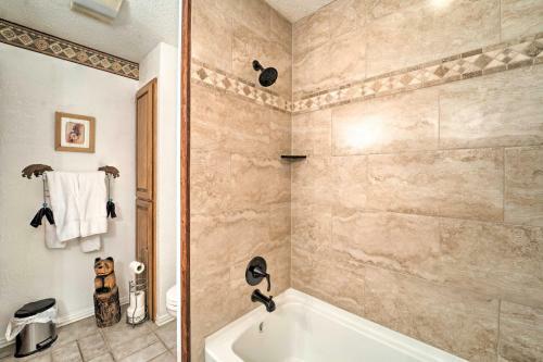 Hideaway With Sweeping Eagle Nest Lake Views!