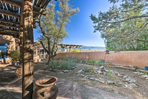 El Prado Home With Hot Tub, Panoramic Mtn Views