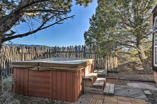 El Prado Home With Hot Tub, Panoramic Mtn Views