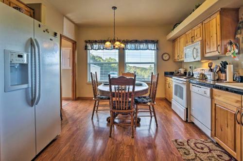 Cozy Ski Cabin With Deck Near Taos Ski Valley!