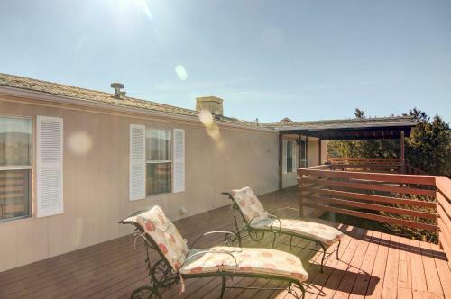 Peaceful Sandia Park Retreat With Deck And Views!