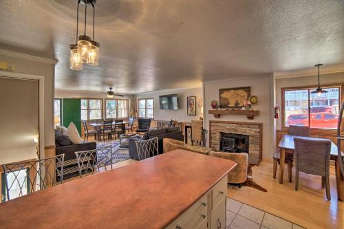 Apartamento Red River Condo Fire Pit, Half-mi To Slopes!