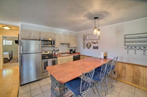 Apartamento Red River Condo Fire Pit, Half-mi To Slopes!