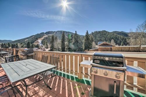 Apartamento Red River Condo Fire Pit, Half-mi To Slopes!