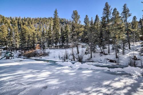 Apartamento Skye Retreat Red River Condo Near Skiing!