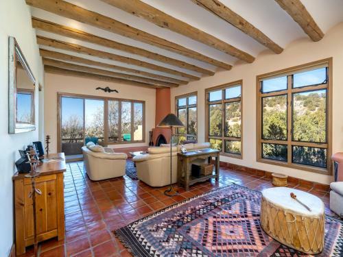 Mitchell's East Side, 3 Bedrooms, Sleeps 6, Deck, Views, Wifi, Grill