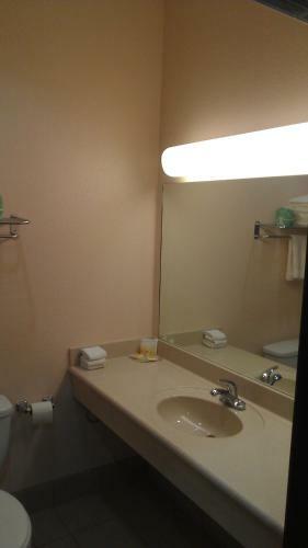 Motel Robinson Inn And Suites