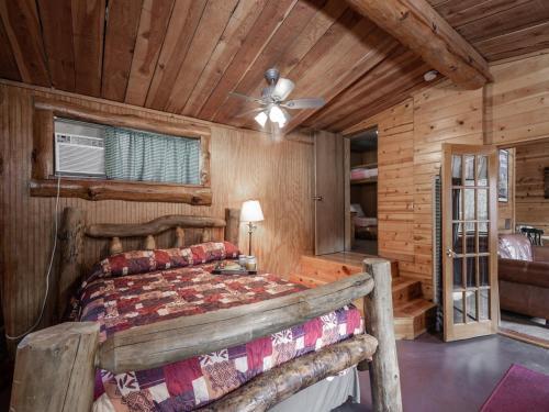 Lodge Three Bears, 7 Bedrooms, Deck, Fireplace, Midtown, Grill, Sleeps 22