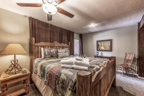 Pinon Park A10, 3 Brs, Deck, Hot Tub, Wifi, Sleeps 8