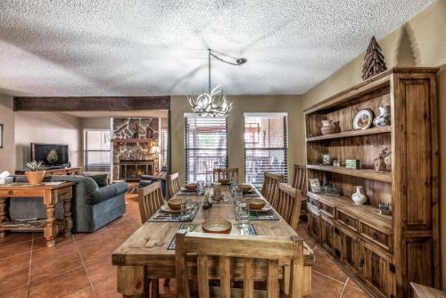 Pinon Park A10, 3 Brs, Deck, Hot Tub, Wifi, Sleeps 8