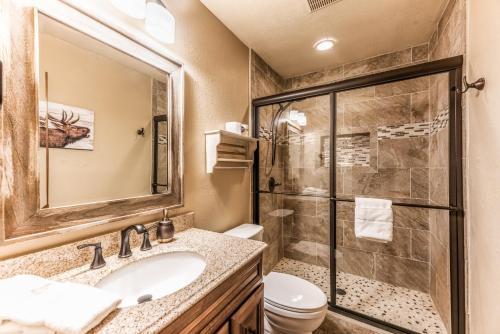 Pinon Park A10, 3 Brs, Deck, Hot Tub, Wifi, Sleeps 8