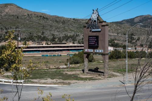 Pinon Park A10, 3 Brs, Deck, Hot Tub, Wifi, Sleeps 8