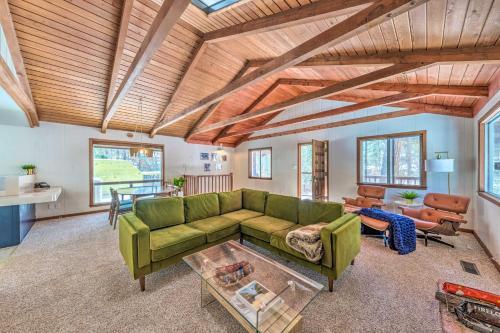 The Bear Tree Haus Retreat - Deck And Hot Tub