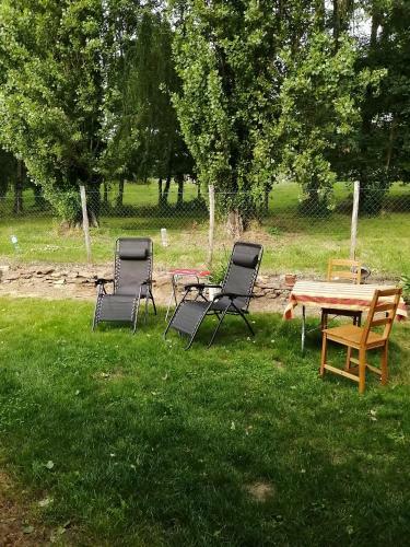 Bed & Breakfast Au Milieu D'un Jardin Fleuri