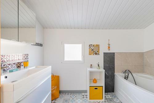 Villa Moderne Et Coloree A Jard Sur Mer