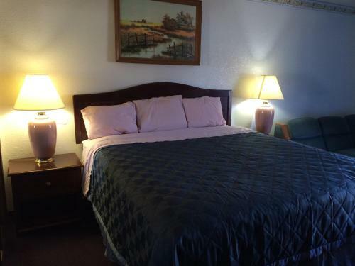 Motel Crystal Palace Inn Brownfield