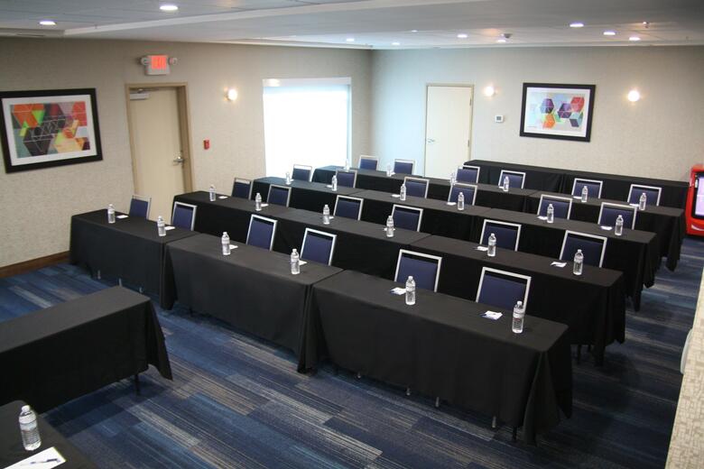 Holiday Inn Express Hotel & Suites Cincinnati - Mason