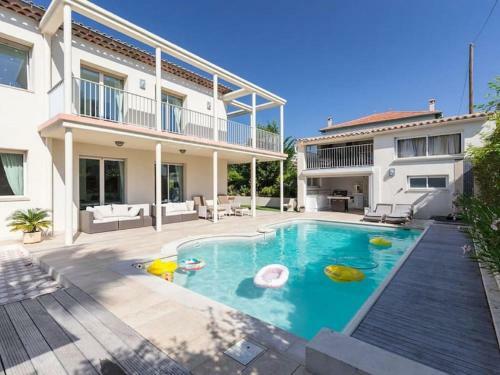 Enticing Villa In Juan-les-pins At 100 M From The Beach