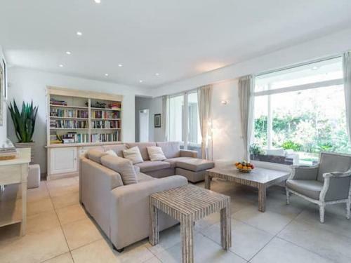 Enticing Villa In Juan-les-pins At 100 M From The Beach