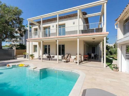 Enticing Villa In Juan-les-pins At 100 M From The Beach