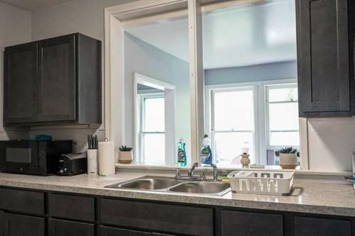 Apartamento Spacious & Comfy 5min To Downtown Royal Beds