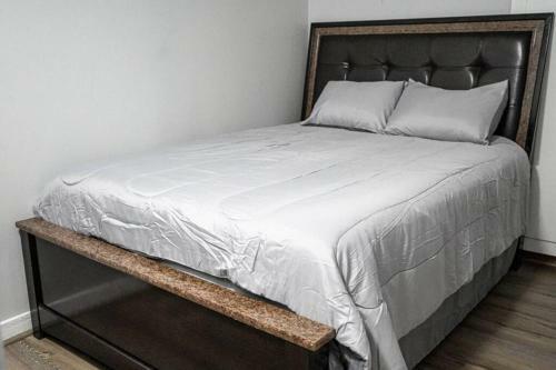 Apartamento Spacious & Comfy 5min To Downtown Royal Beds