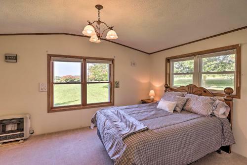 Charming Burdett Home With Grill, Gazebo And Yard