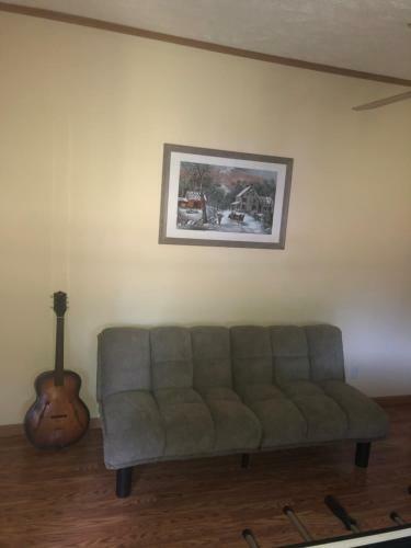Cozy Getaway Cottage - Catskills Peaceful Hideaway