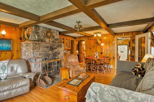 Cozy Cottage On Caroga Lake With Waterfront Fire Pit