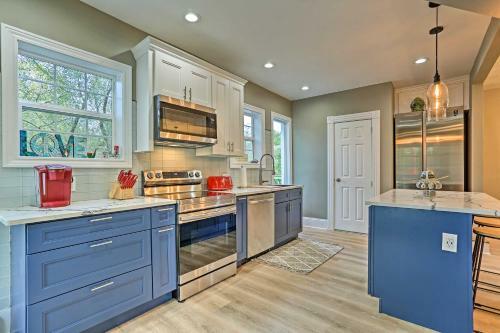 Riverfront Delhi Family Retreat With Game Room