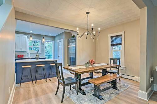 Riverfront Delhi Family Retreat With Game Room