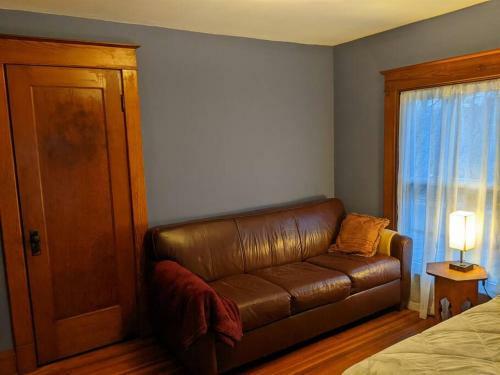 Large Bakery Apartment - Central Downtown Location