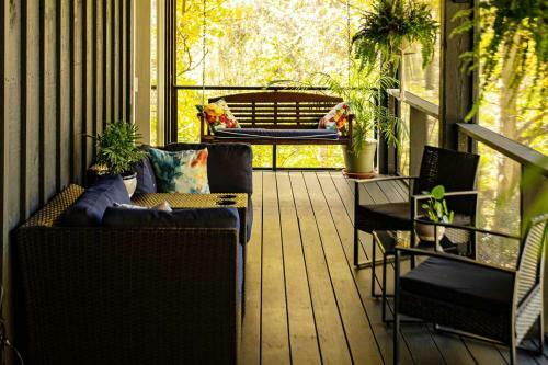 Clermont Cabin: A Quiet, Private Couples Retreat