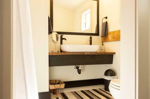 Clermont Cabin: A Quiet, Private Couples Retreat