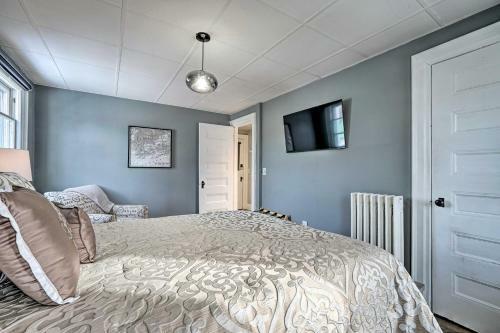 Apartamento Victorian Apt With Balcony Near Lake George!