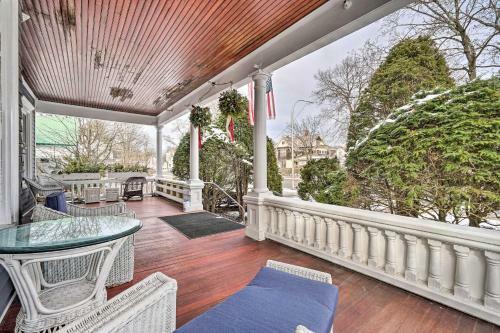 Apartamento Victorian Apt With Balcony Near Lake George!