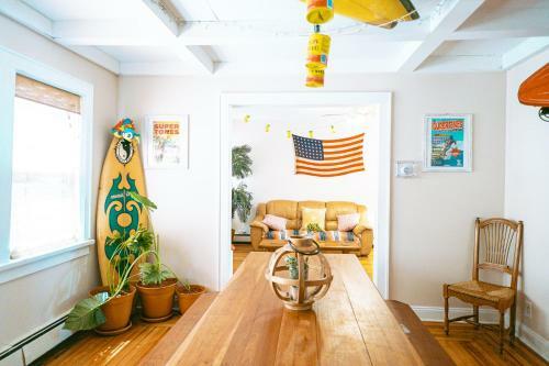 Vintage Beach House, Perfectly Located
